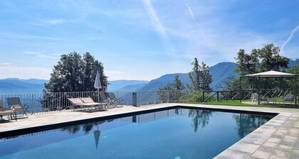 Molazzana, Ideal large groups, private pool, views, walk to restaurant.