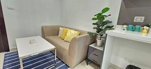 Living area - Pool Access 1 Bed room in Pattaya (Pattaya City)