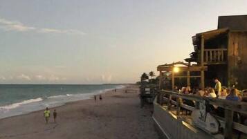 Beach nearby, sun loungers, beach towels