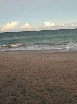 Beach nearby, sun loungers, beach towels