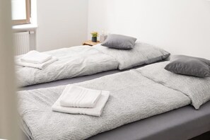 1 Schlafzimmer, Reisekinderbett, kostenloses WLAN, Bettwäsche