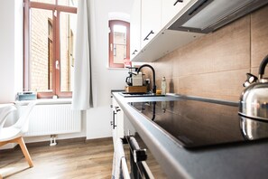 Kühlschrank, Ofen, Herdplatte, Geschirrspüler