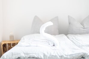 1 bedroom, free WiFi, bed sheets - ★Ko-Living IV at the new theater | middle of the old town | Wifi | Up to 4 ★ (Halle (Saale))