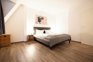 1 Schlafzimmer, Schreibtisch, Reisekinderbett, WLAN