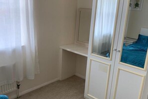 2 chambres, fer et planche à repasser, Wi-Fi gratuit, draps fournis