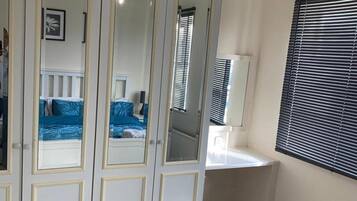 2 bedrooms, iron/ironing board, free WiFi, bed sheets