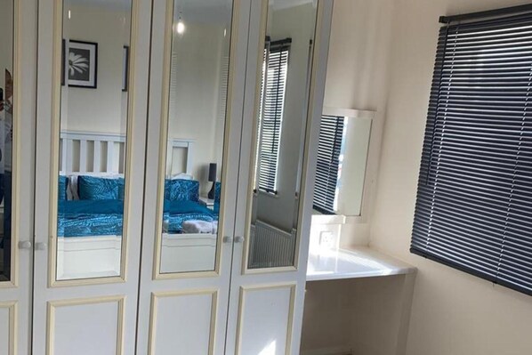 2 phòng ngủ, bàn ủi/dụng cụ ủi quần áo 