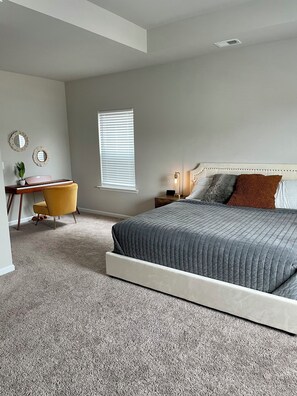3 bedrooms, iron/ironing board, WiFi, bed sheets - Modern Suburban Beauty  (Marietta)