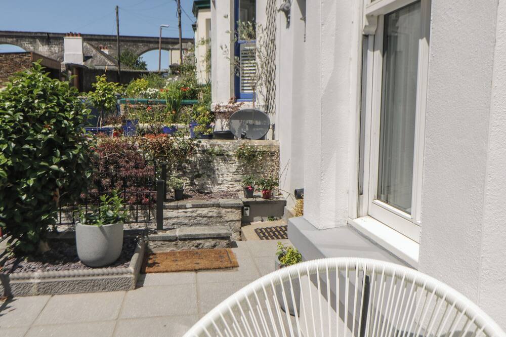 SECRET LOOKOUT, family friendly, with open fire in Tavistock