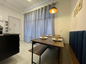 Premium Studio | Dining
