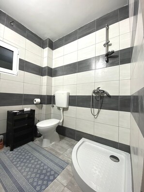 Toallas, jabón y papel higiénico