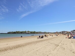 Beach nearby - Day Cottage (Weymouth)