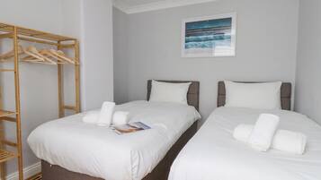 2 habitaciones, decoración personalizada y muebles diferentes