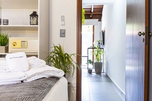 1 bedroom, in-room safe, desk, free WiFi