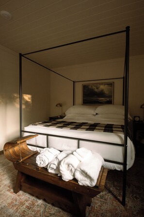 1 bedroom, travel cot, free WiFi, bed sheets