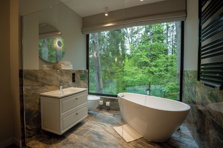 Deluxe Apartment | Bathroom. Enklawa Białowieska Forest & Spa