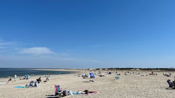 Beach nearby, sun loungers, beach towels