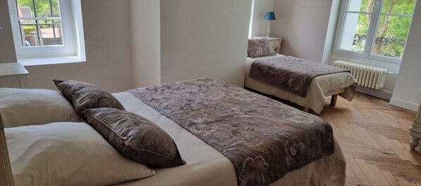 5 habitaciones, cuna de viaje, wifi gratis y ropa de cama 