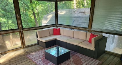 4-Bedroom House Close to Beach