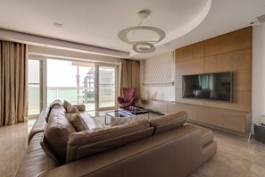 Living area - Stunning Seafront Lux Apt, Fort Cambridge w/POOL (Sliema)