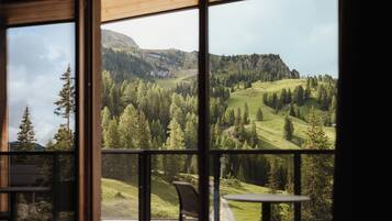 Hypo-allergenic bedding, down duvets, minibar, in-room safe