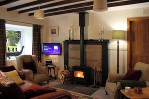 Smart TV, fireplace