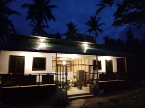 Exterior - "Embrace Uniqueness: Experience a Homestay Like No Other!" (Burgos)