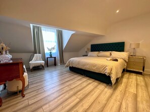 3 عدّة غرف نوم ومكواة/لوح كي وواي فاي وملاءات أسرّة