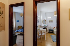 1 chambre, coffres-forts dans les chambres, fer et planche à repasser