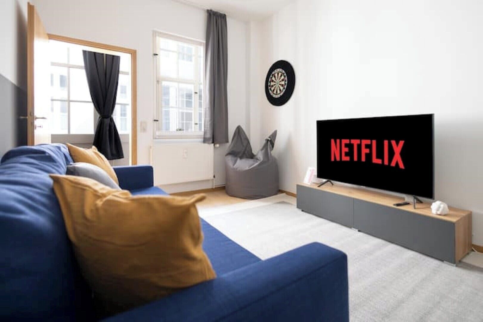 Una Smart TV, libros