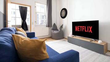 Una Smart TV, libros