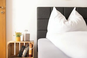 1 Schlafzimmer, Schreibtisch, WLAN, Bettwäsche