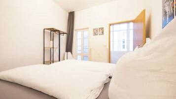 2 bedrooms, iron/ironing board, travel cot, free WiFi