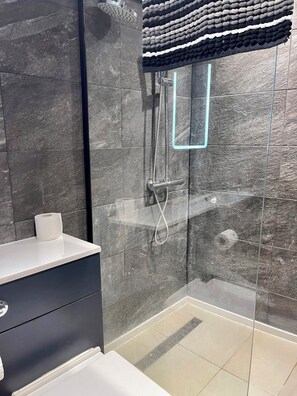Apartment | Bathroom