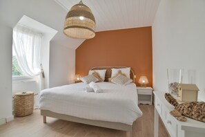 5 bedrooms, iron/ironing board, free WiFi