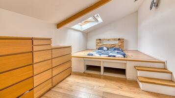 2 bedrooms, bed sheets