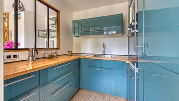 Fridge, microwave, oven, dishwasher