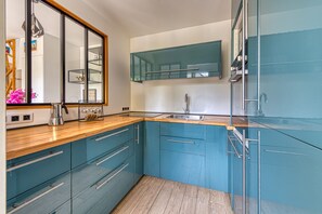 Frigorifero, microonde, forno, lavastoviglie