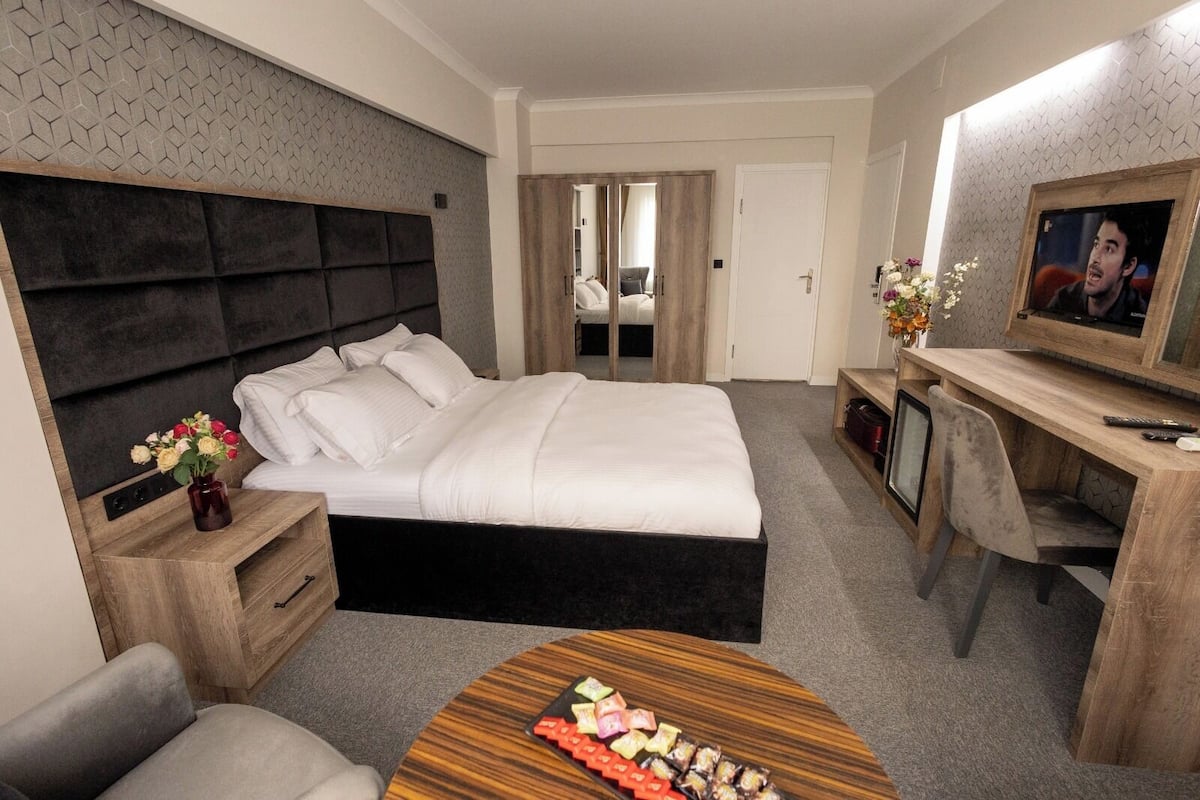 Comfort Double Room, 1 Bedroom | Egyptian cotton sheets, premium bedding, Select Comfort beds