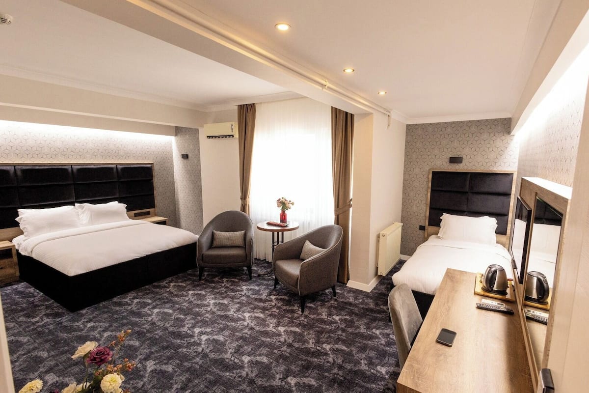 Family Suite | Egyptian cotton sheets, premium bedding, Select Comfort beds