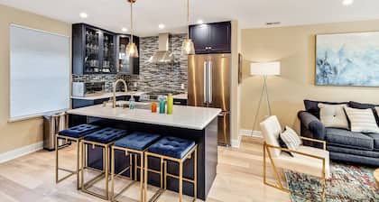 Modern Downtown Retreat 5BR-5Baths