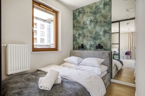 Appartement, climatisation, vue ville | Literie hypoallergénique, espace de travail pour ordinateur portable