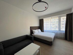 Soundproofing, free WiFi, bed sheets