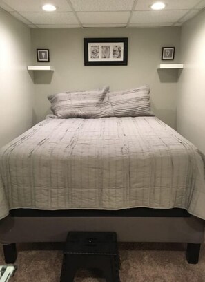 1 bedroom, in-room safe, desk, iron/ironing board - Cozy Apartment Retreat in East Atlanta
 (Atlanta)