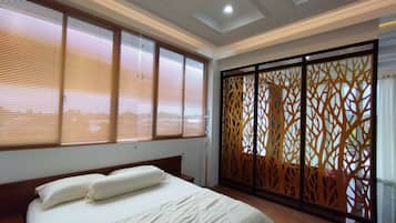 Deluxe Studio, 1 Bedroom, Mountain View | Egyptian cotton sheets, premium bedding, desk, free WiFi