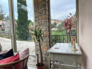 Interior - Callian View (Callian)