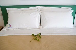 Deluxe Suite | Frette Italian sheets, premium bedding, down comforters - Vianna Suites & Spa (Lecce)