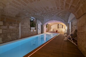Indoor pool, open 10:00 AM to 8:00 PM, sun loungers - Vianna Suites & Spa (Lecce)
