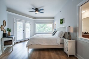 2 slaapkamers, een bureau, een strijkplank/strijkijzer, gratis wifi