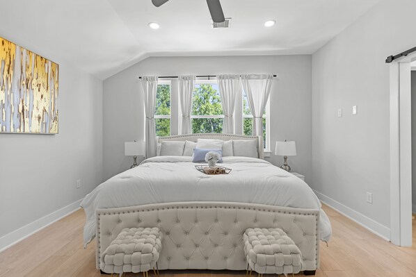 3 Schlafzimmer, Zimmersafe, Schreibtisch, Bügeleisen/Bügelbrett